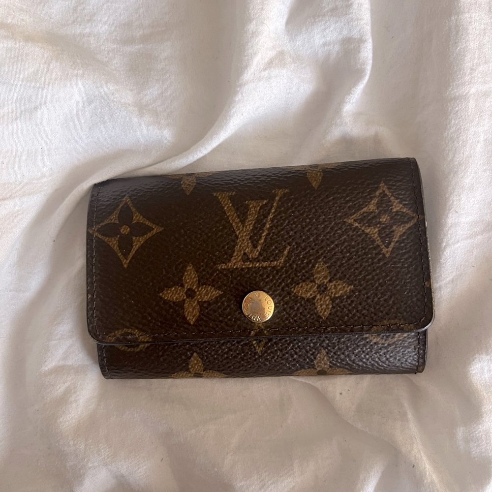 Authentic Louis Vuitton Monogram 4 Key Holder